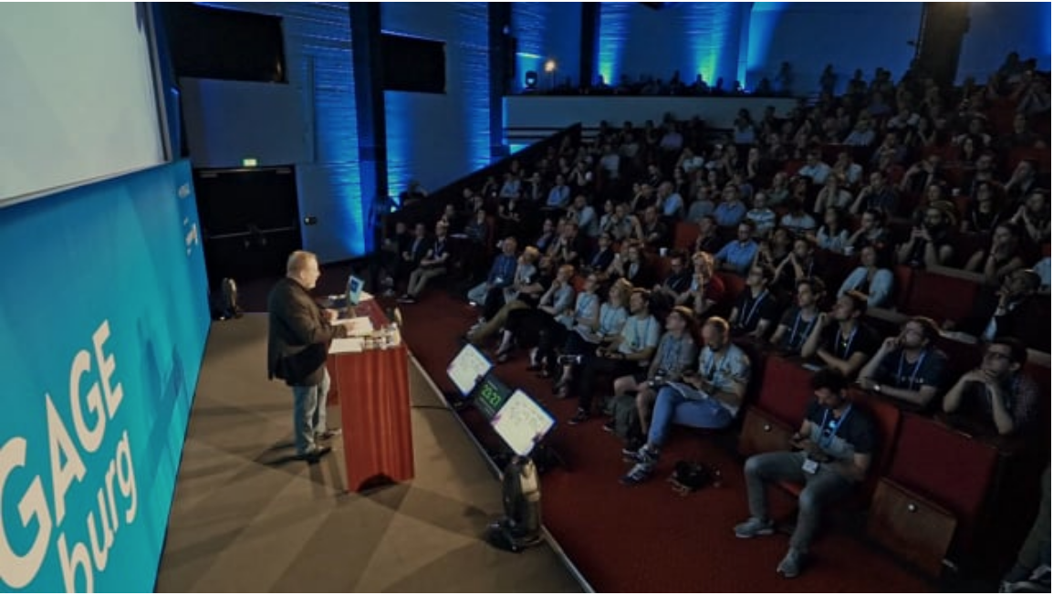 Jeff doing a talk in front of an audience in Hamburg